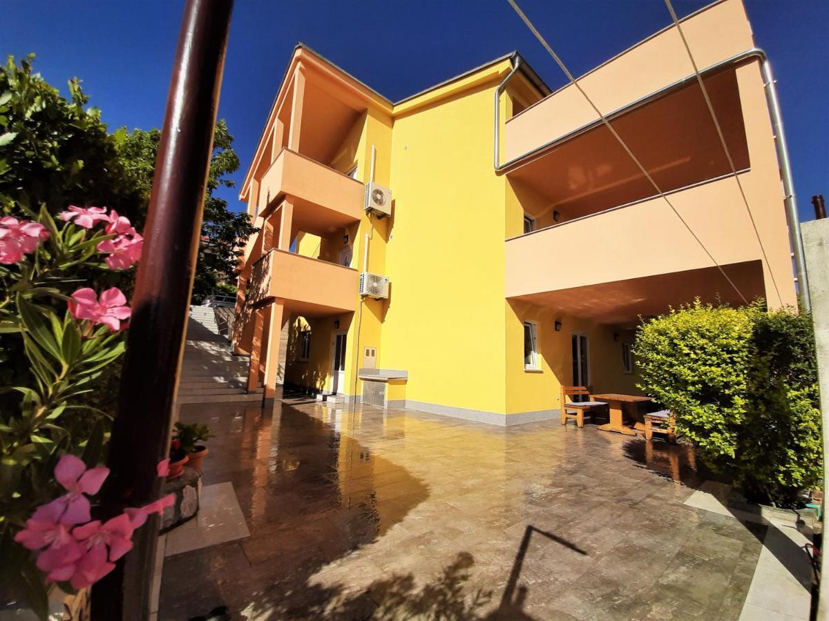 Cozy Apartments With Sea View Novi Vinodolski Buitenkant foto