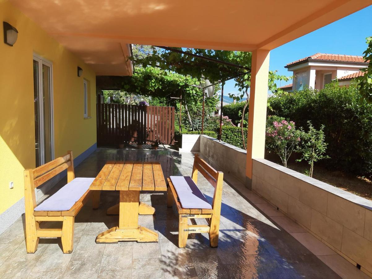Cozy Apartments With Sea View Novi Vinodolski Buitenkant foto