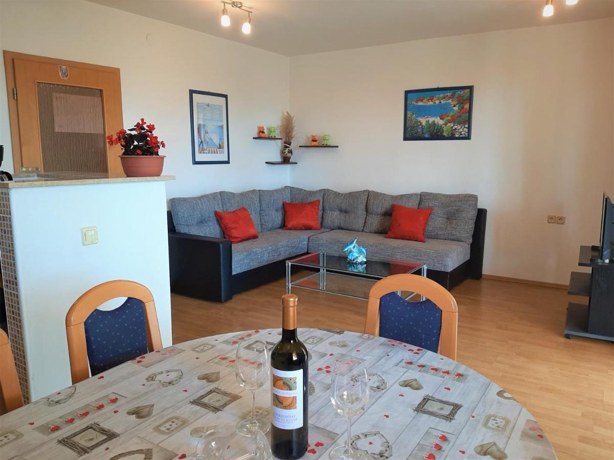 Cozy Apartments With Sea View Novi Vinodolski Buitenkant foto
