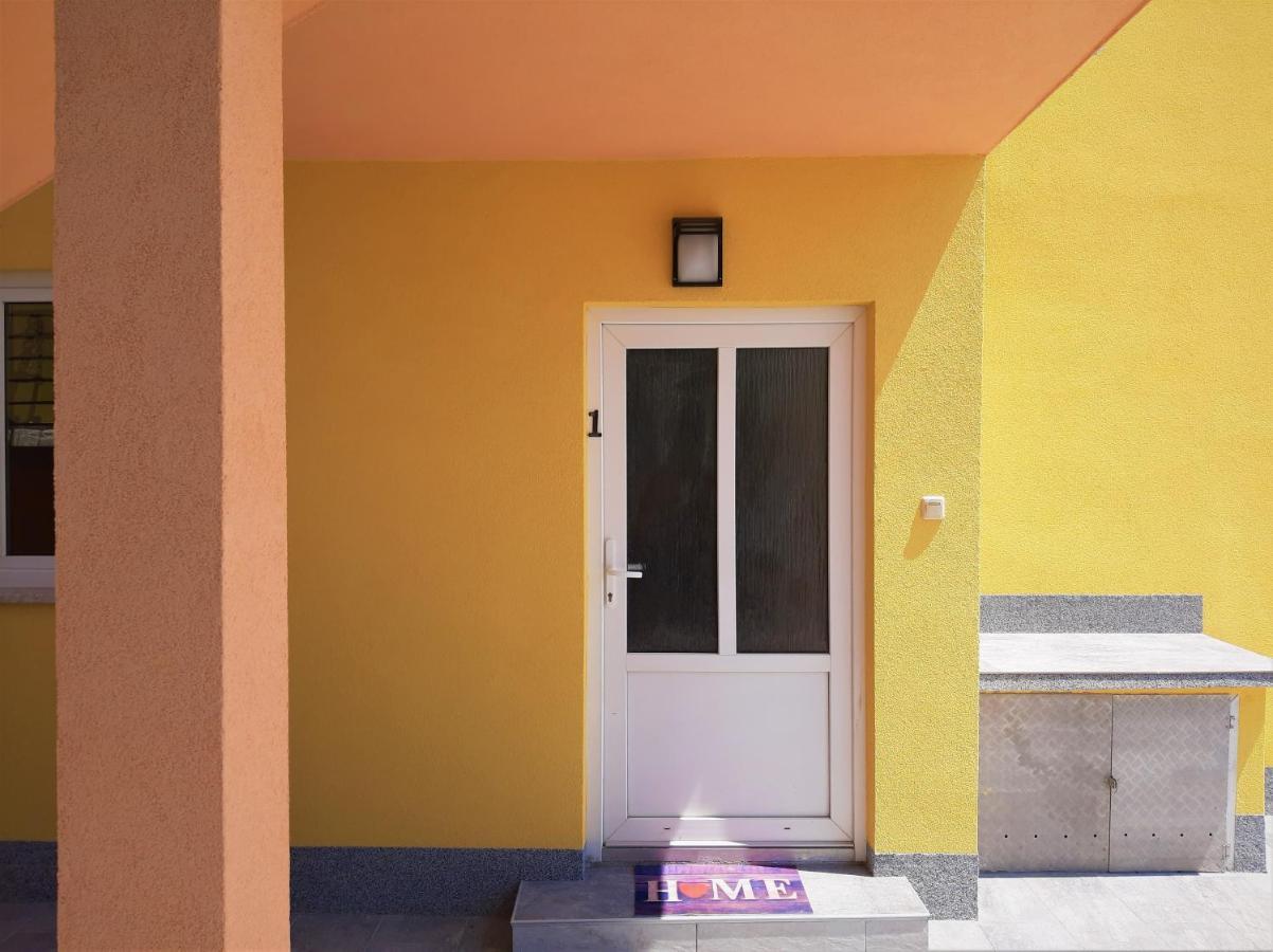 Cozy Apartments With Sea View Novi Vinodolski Buitenkant foto