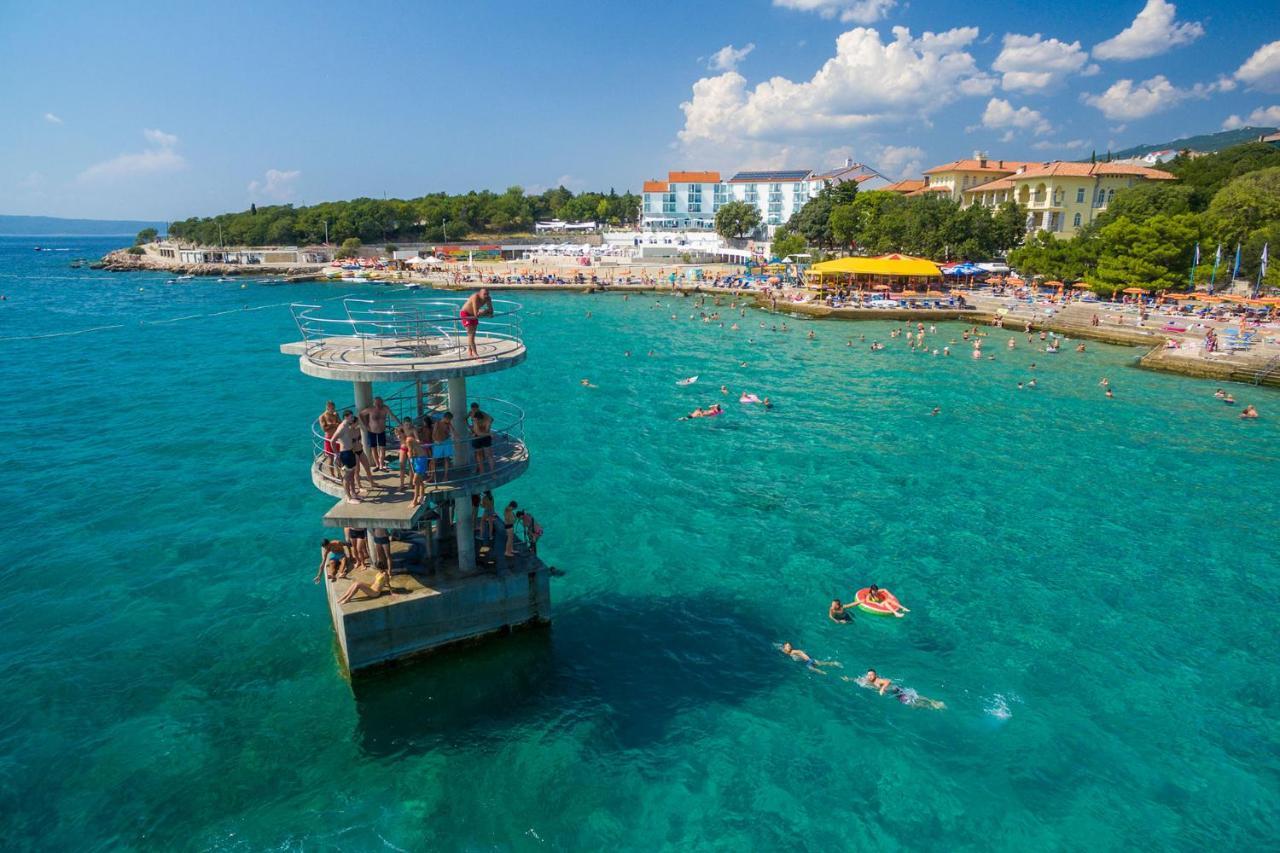 Cozy Apartments With Sea View Novi Vinodolski Buitenkant foto
